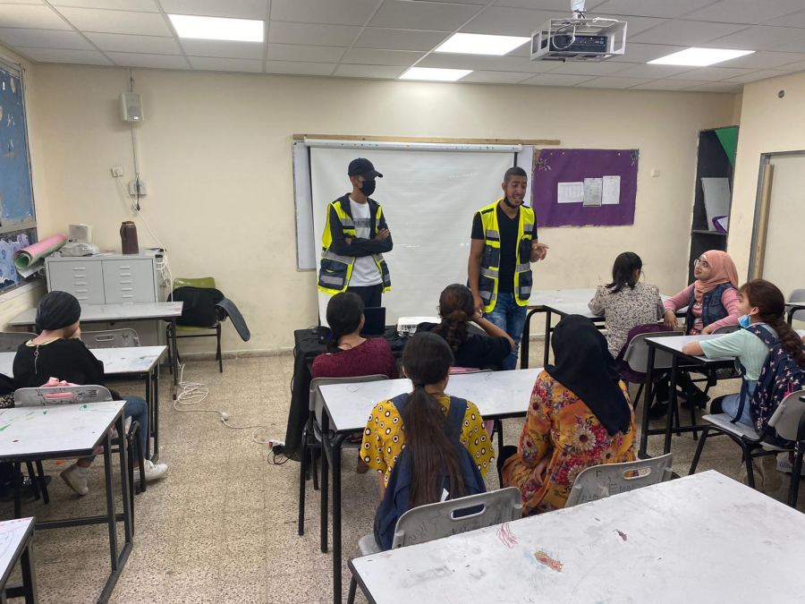 جمعية السلامة المجتمعية تنظم برامج توعوية تثقيفية في مدرسة الرازي الاعدادية في رهط. 